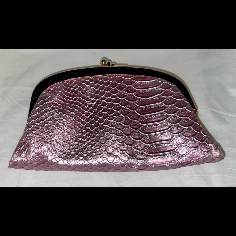 Deux Lux Pink Metallic Fold Over Clutch With Snap Closure.. New - Picture 7 of 15